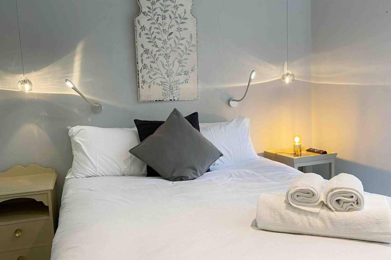 Charming 2-bed Apt With 2 Bathtub Central Apartament Londra