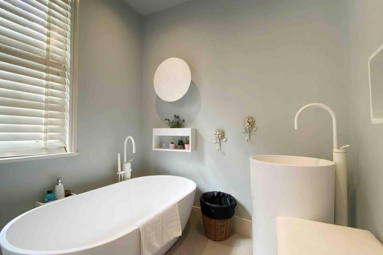 Charming 2-bed Apt With 2 Bathtub Central Apartament