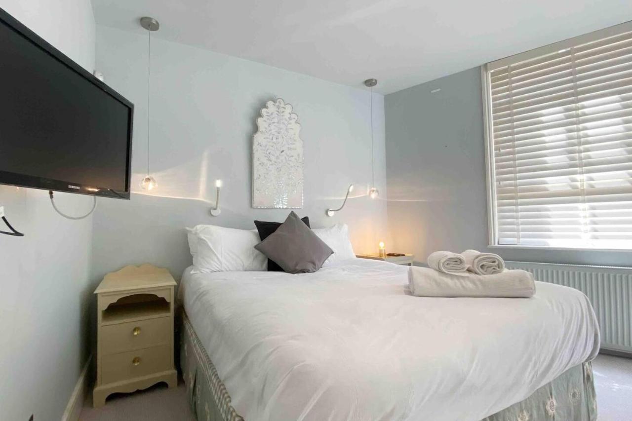 Charming 2-bed Apt With 2 Bathtub Central Apartament *