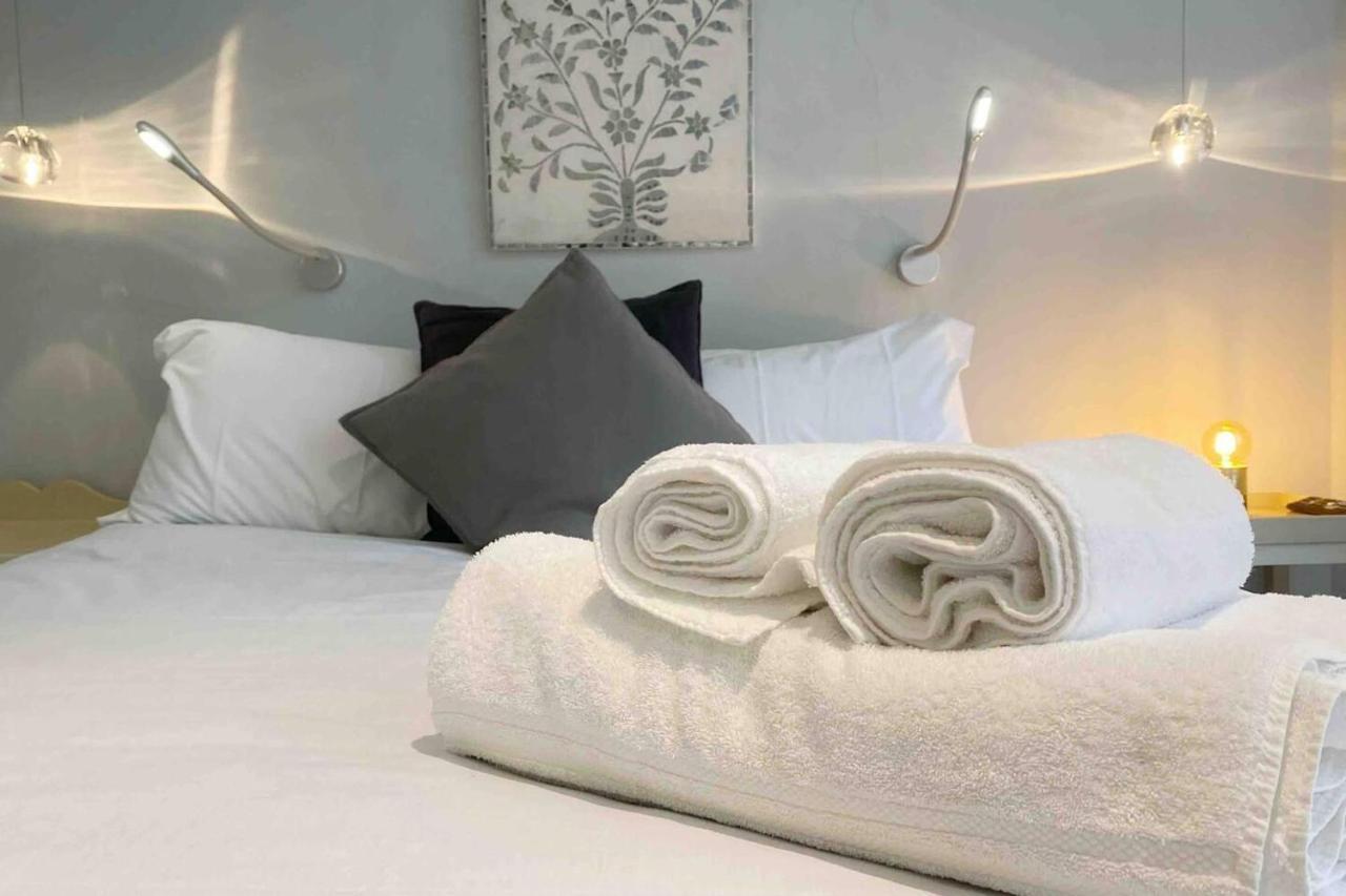 Charming 2-bed Apt With 2 Bathtub Central Apartament *