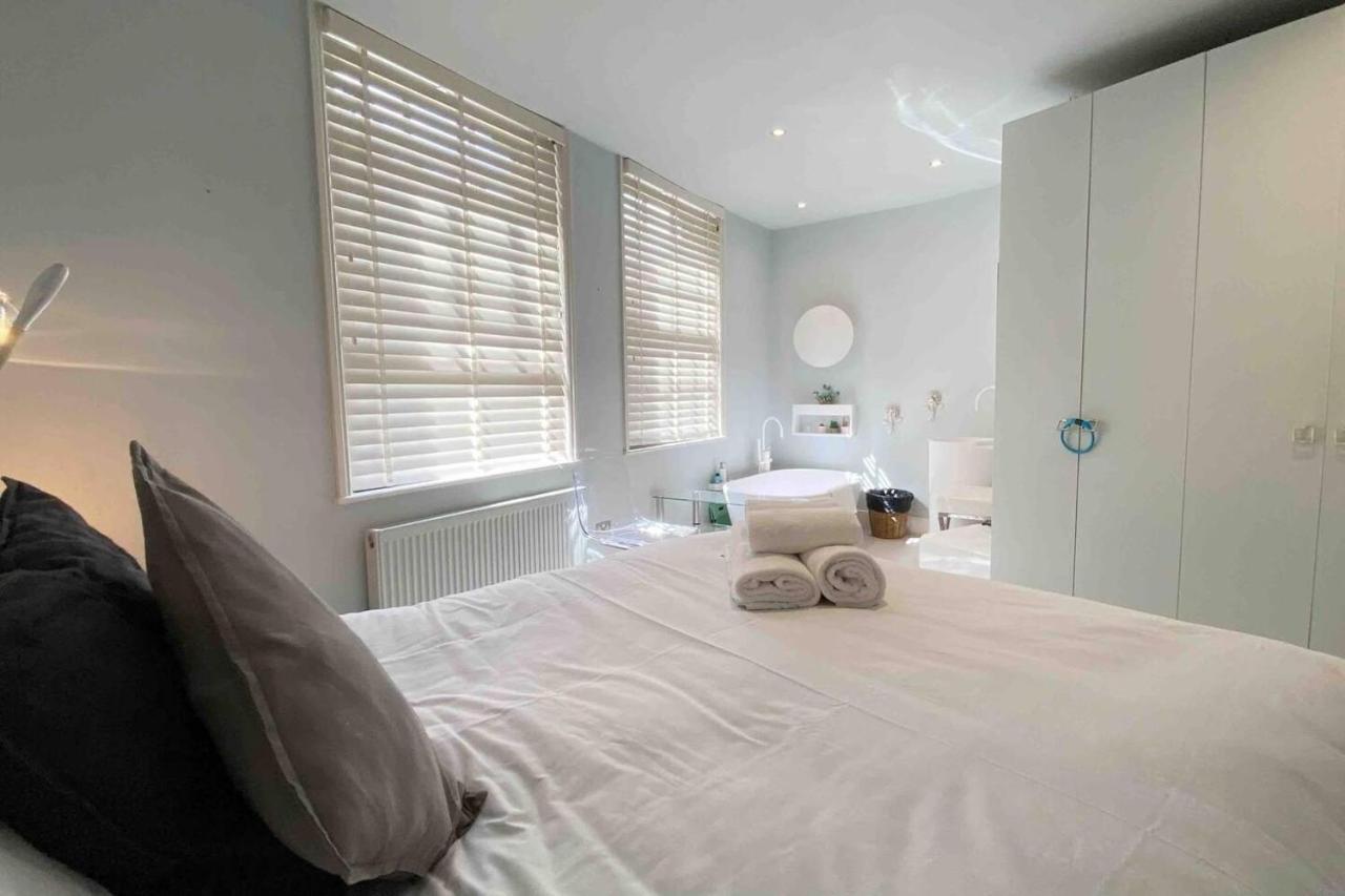 Charming 2-bed Apt With 2 Bathtub Central Apartament Londra