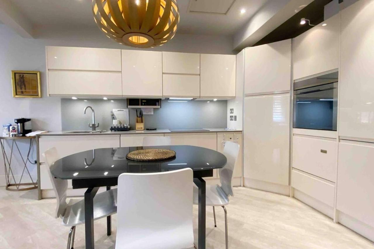 Apartament Charming 2-bed Apt With 2 Bathtub Central *