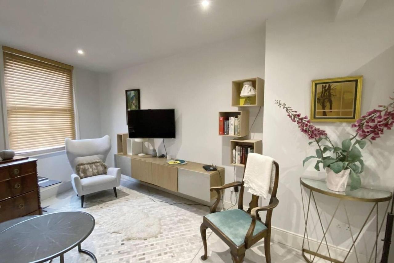 Charming 2-bed Apt With 2 Bathtub Central Appartamento Londra