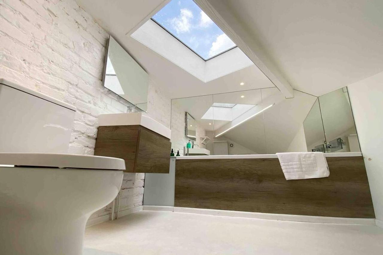 Charming 2-bed Apt With 2 Bathtub Central Appartamento *