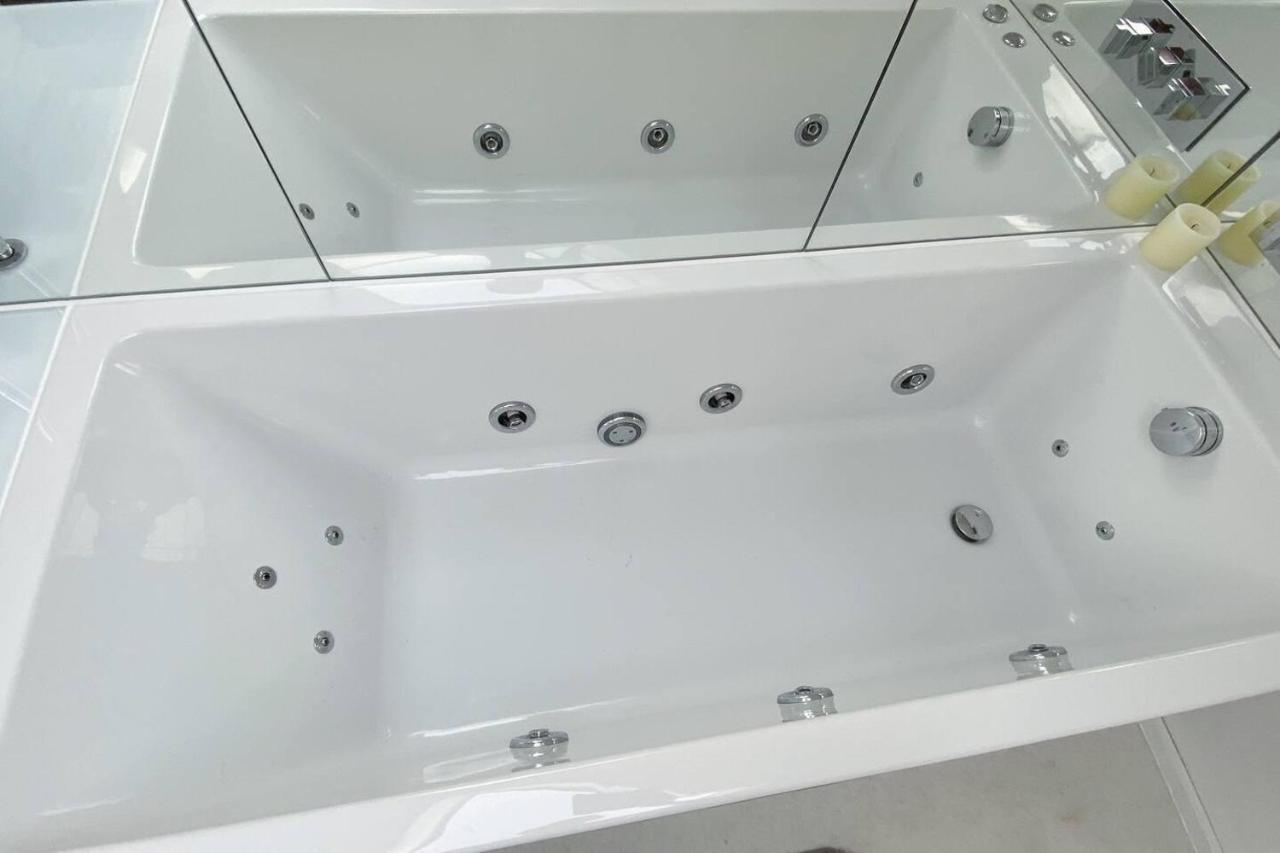 Appartamento Charming 2-bed Apt With 2 Bathtub Central *